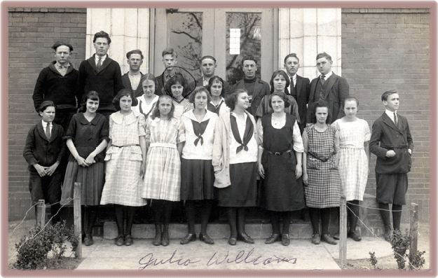 class photo Cannelburg School circa 1920