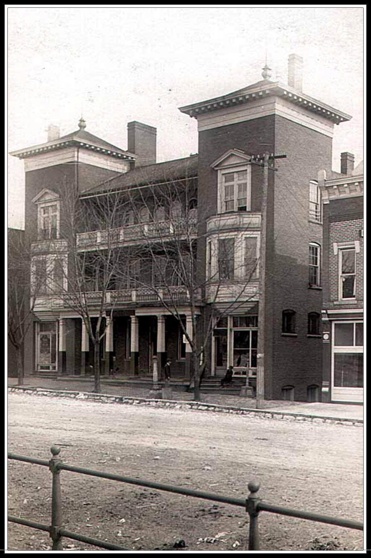 Mineral Springs Hotel 1909 Paoli Indiana But Unlike The Dozens Of Springs Valley Hotels It Survives Today Where All Few Have Been Razed And Forgotten
